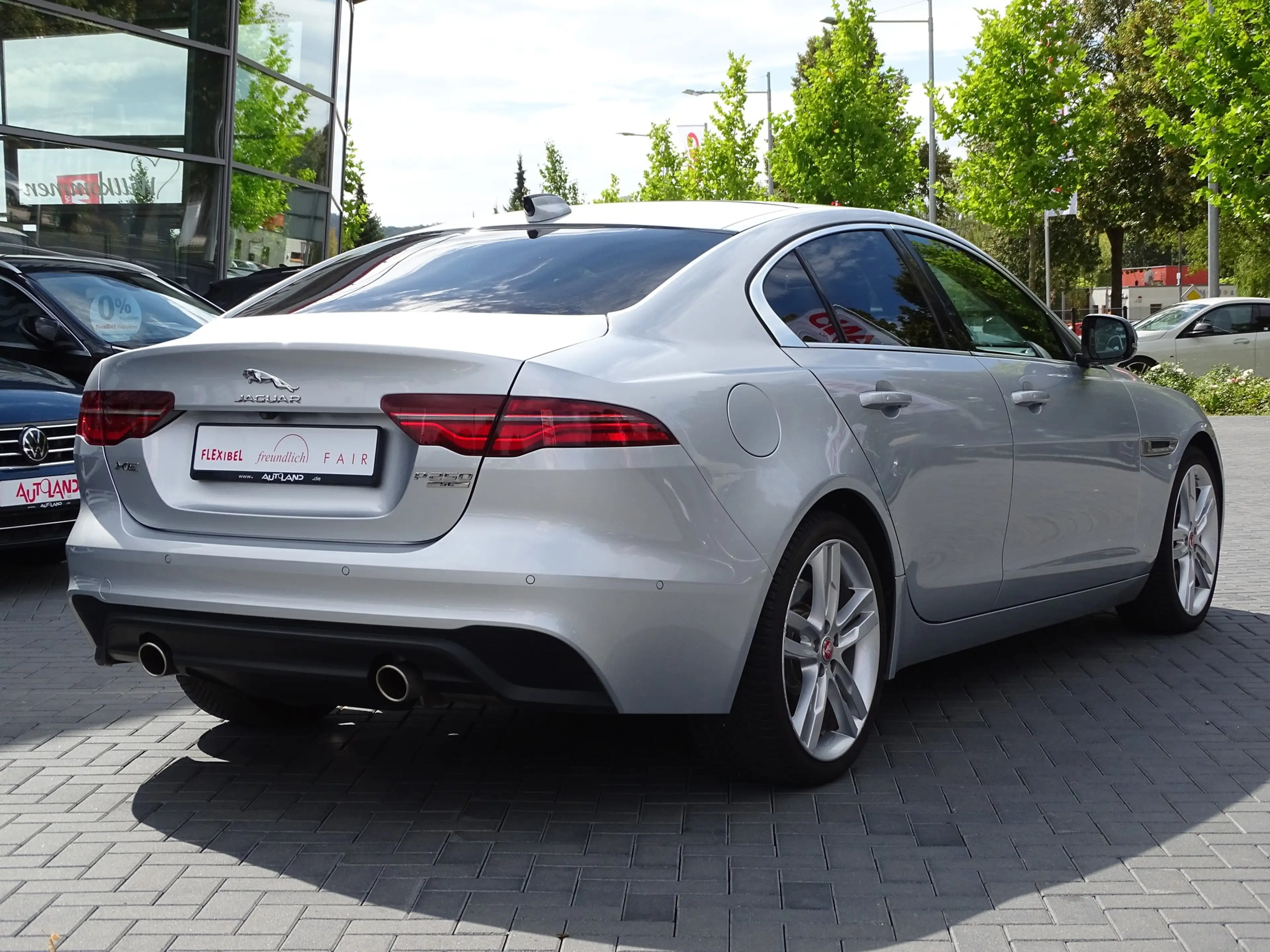 Jaguar XE 2.0 HSE Aut. LED Navi ACC Virtual Cockpit — photo 5