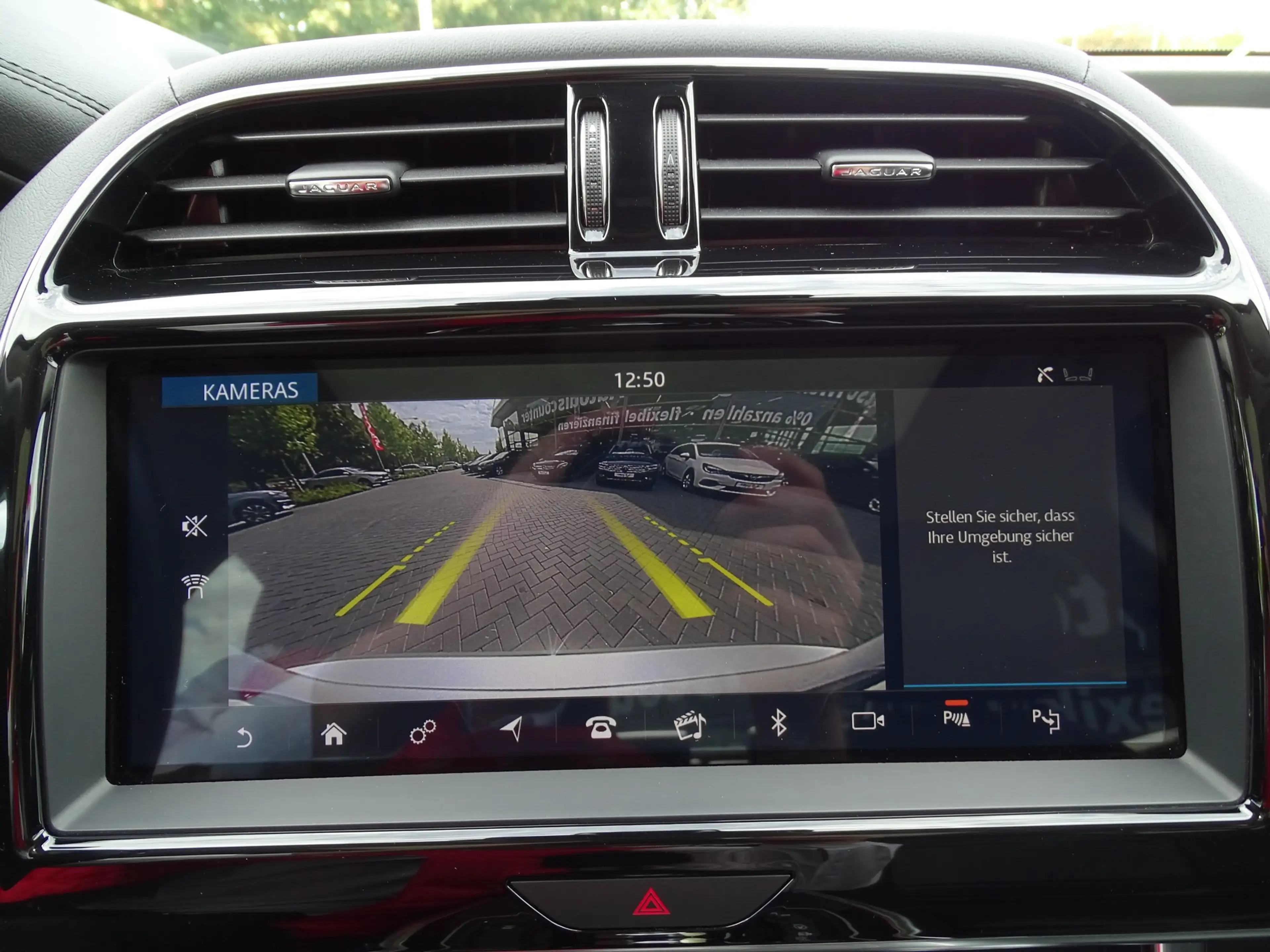 Jaguar XE 2.0 HSE Aut. LED Navi ACC Virtual Cockpit — photo 12