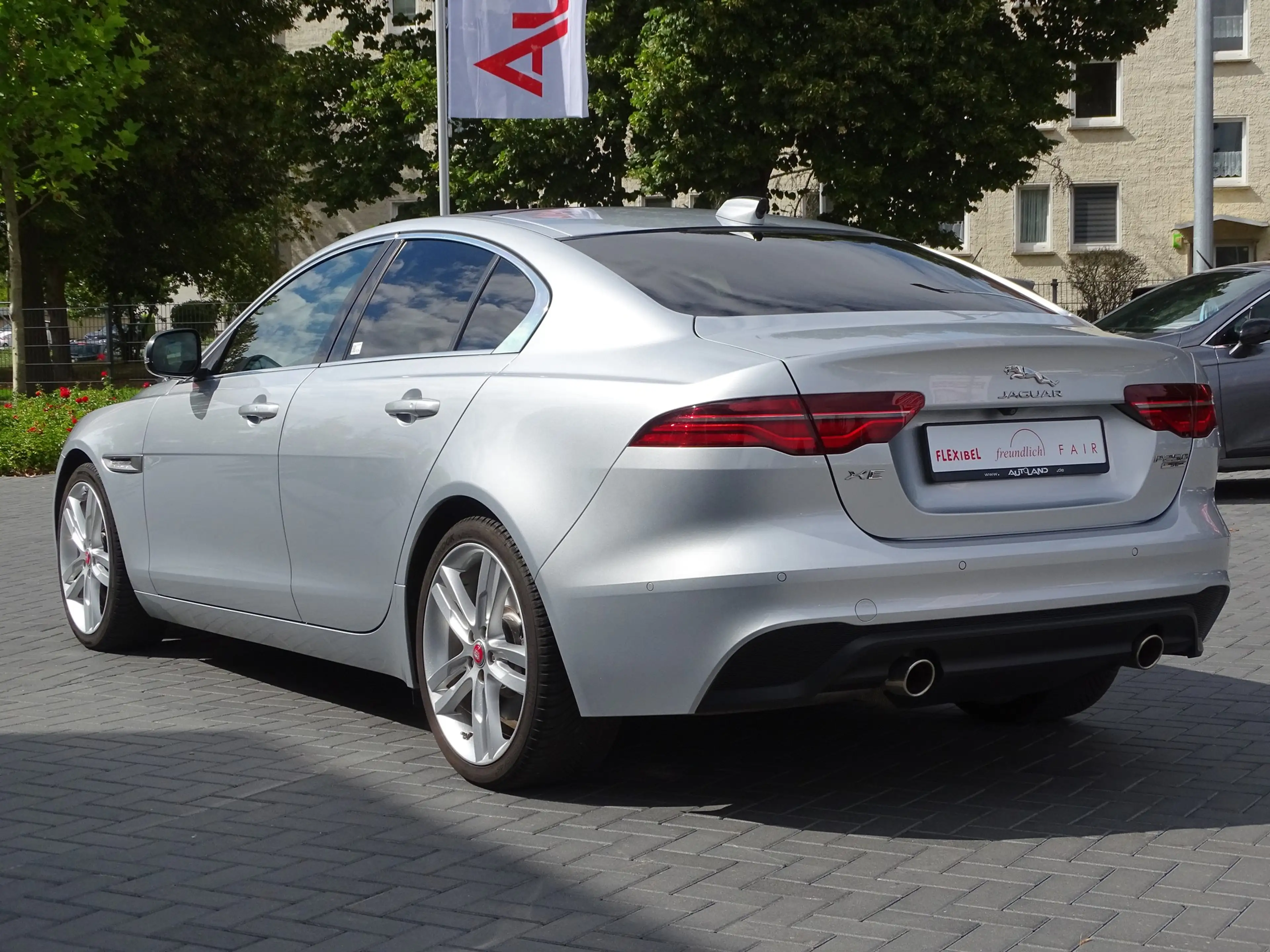 Jaguar XE 2.0 HSE Aut. LED Navi ACC Virtual Cockpit — photo 3