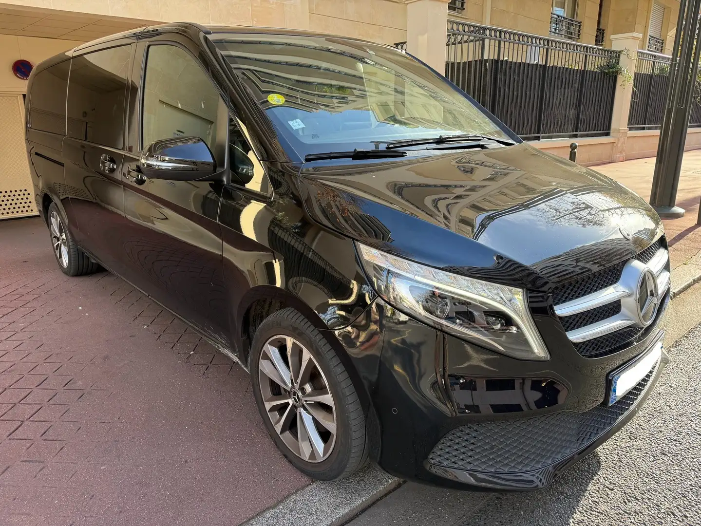 Mercedes-Benz V 220 29500ht V 220 V250 D EXTRA-LONG AVANTGARDE 9G Noir - 1