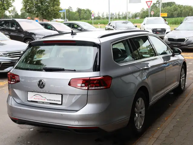 Volkswagen Passat view 10