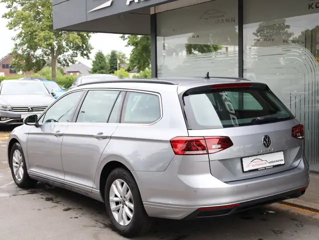 Volkswagen Passat view 7