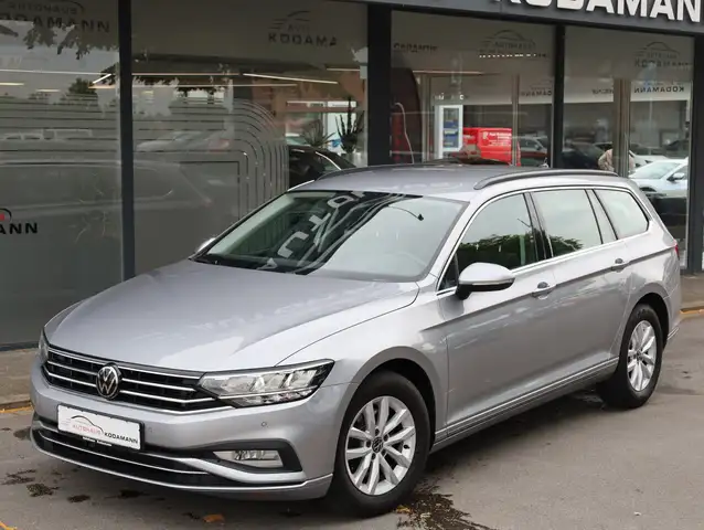 Volkswagen Passat view 2