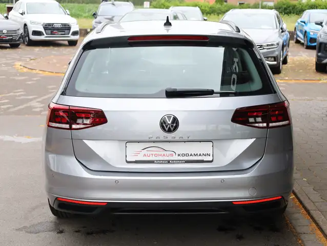 Volkswagen Passat view 9