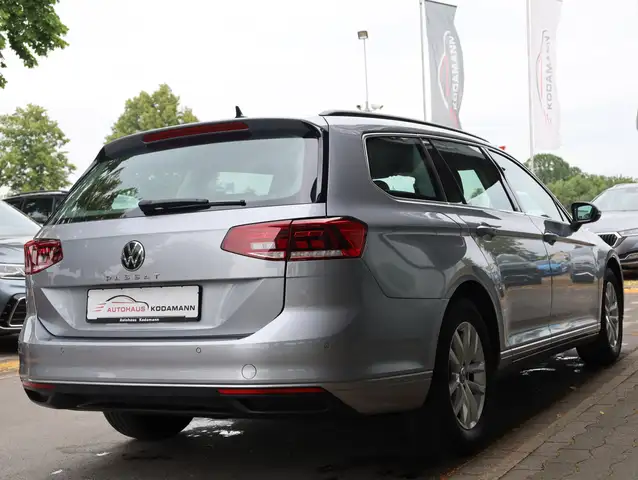 Volkswagen Passat view 11