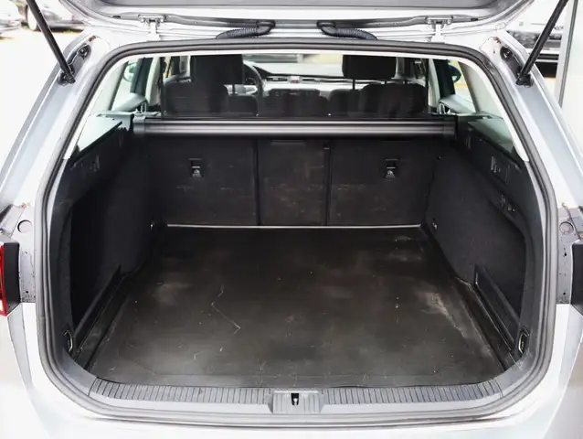 Volkswagen Passat view 12