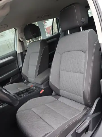 Volkswagen Passat view 14