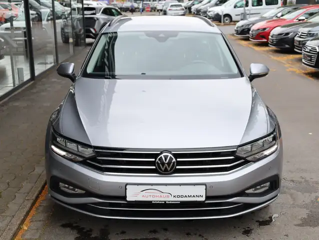 Volkswagen Passat view 3