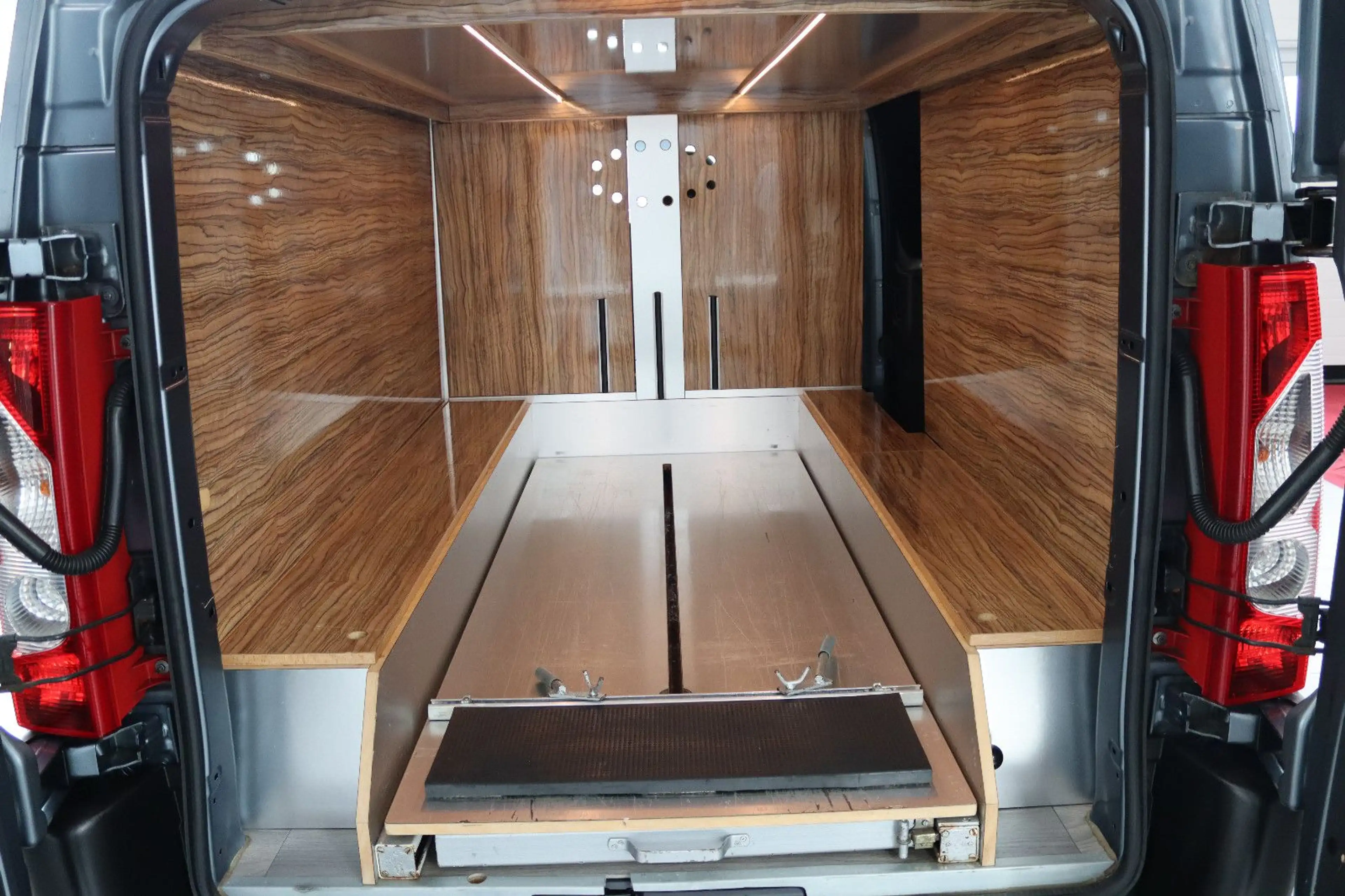 Peugeot Expert Bestattungswagen / Leichenwagen — photo 14