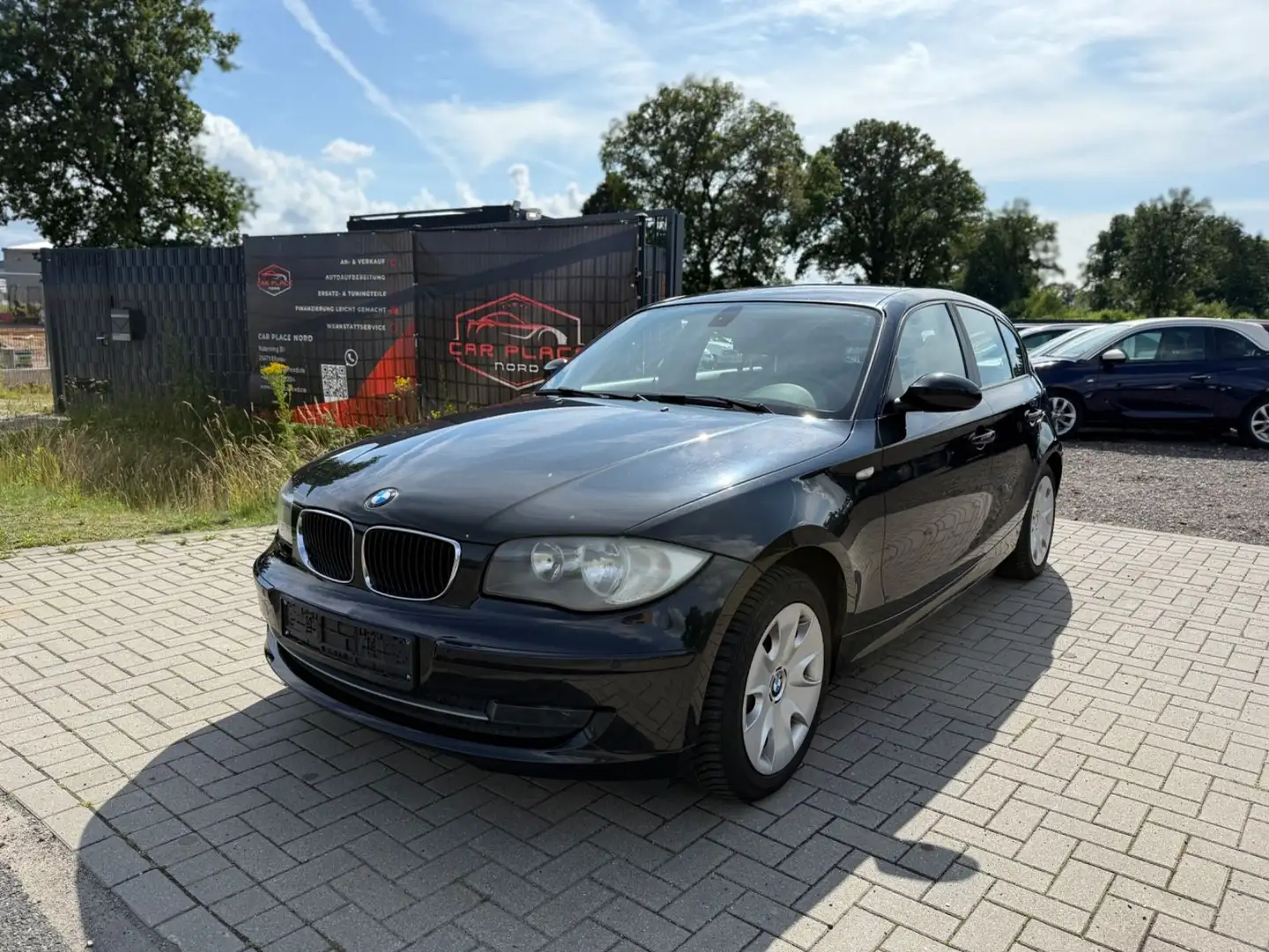 BMW 116 Baureihe 1 Lim. 116i AUTOMATIK/TÜV NEU/KLIMA Schwarz - 1
