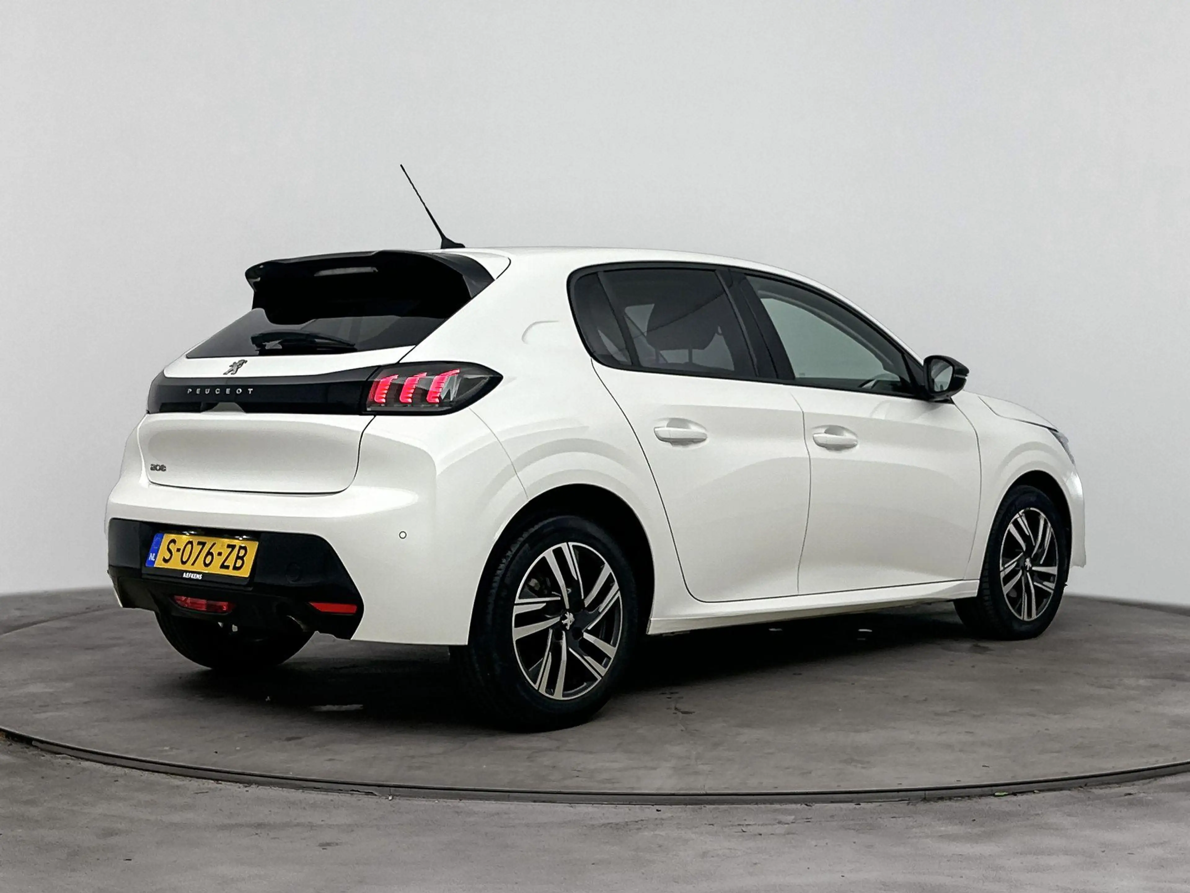 Peugeot 208 1.2 100pk Allure Pack | Automaat | Camera | Climat — photo 5