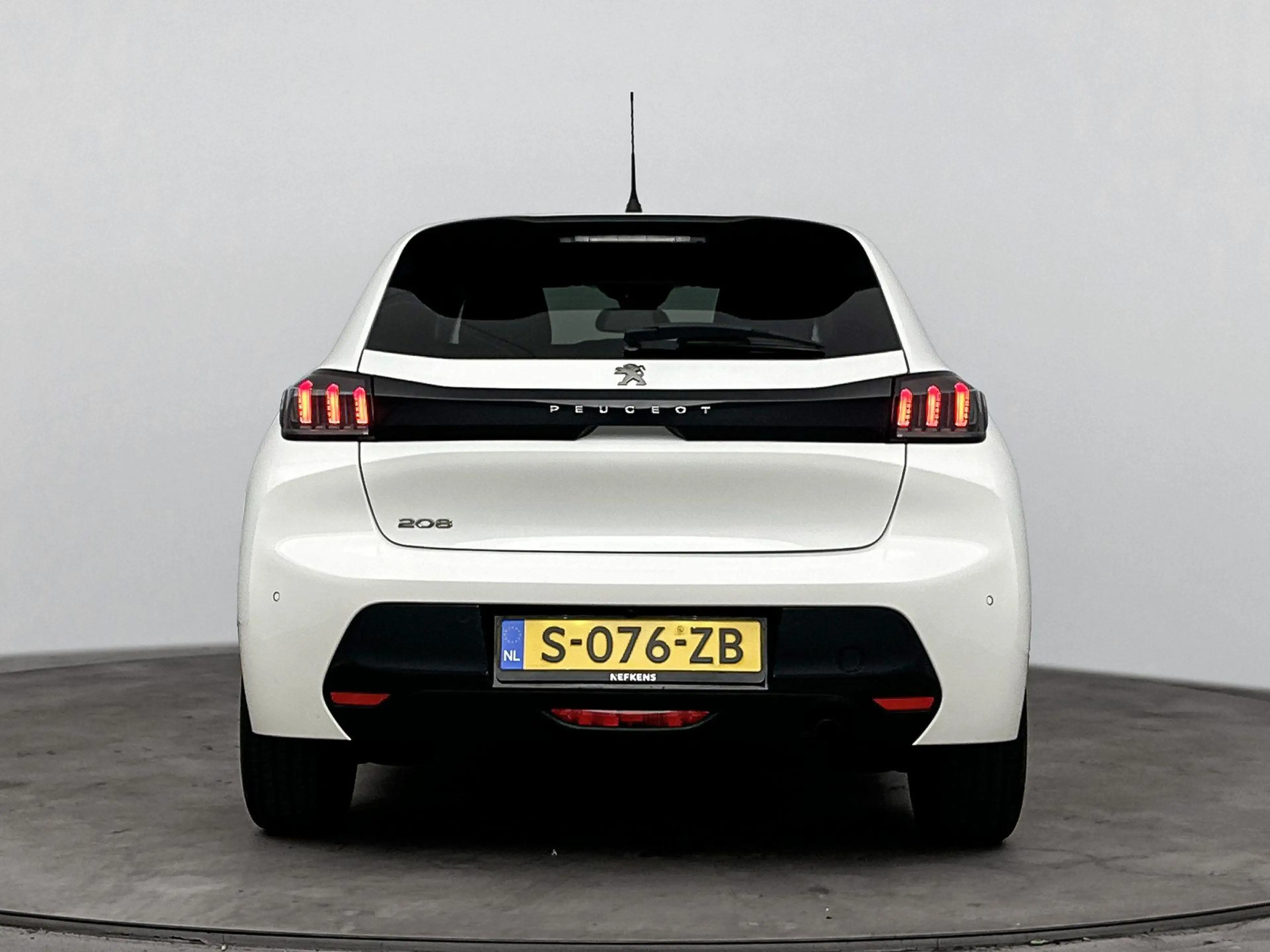 Peugeot 208 1.2 100pk Allure Pack | Automaat | Camera | Climat — photo 4