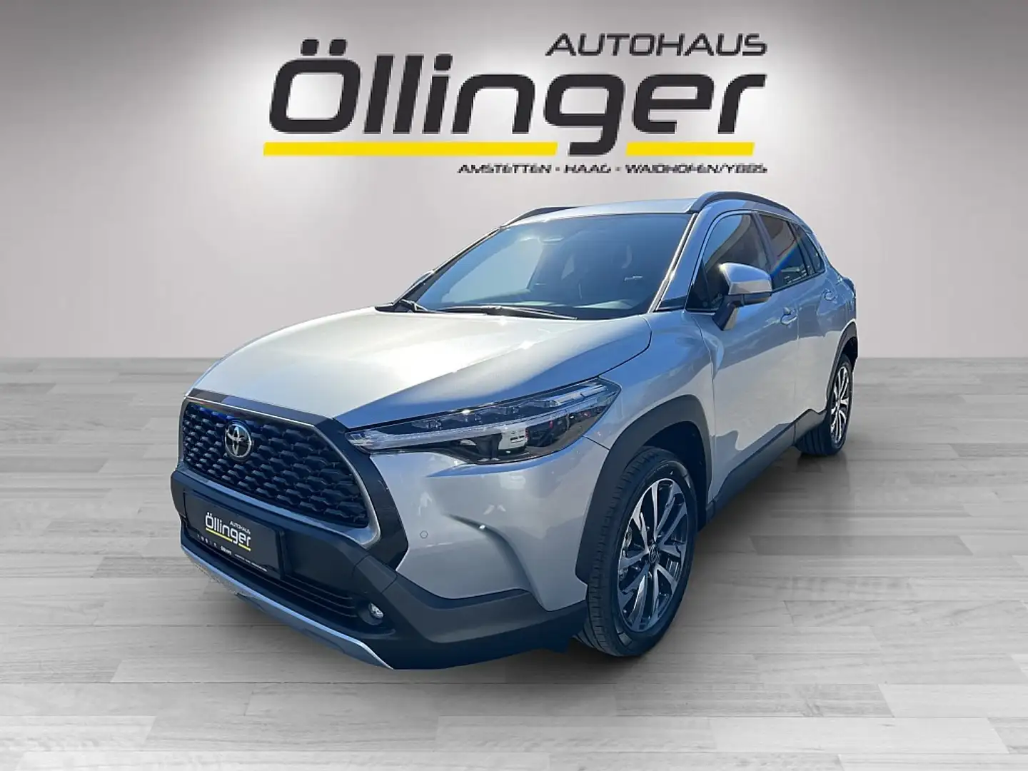 Toyota Corolla Cross 2,0 Hybrid Active Drive ALLRAD! Silber - 1