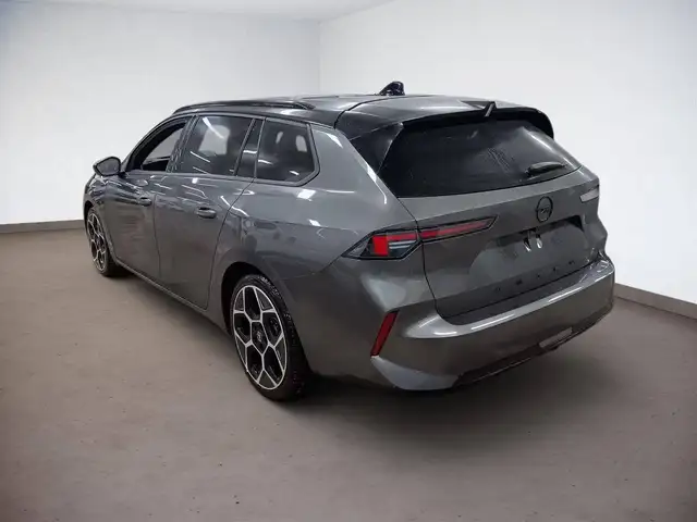 Opel Astra view 4