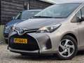 Toyota Yaris 1.5 Hybrid Now Camera/Trekhaak/Cruise Grijs - thumbnail 2