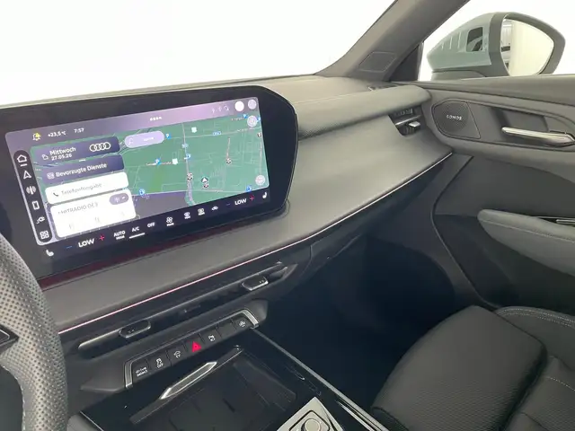 Audi Q3 view 9