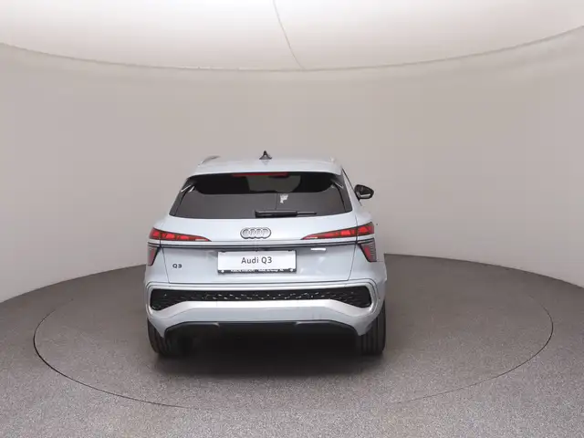 Audi Q3 view 6