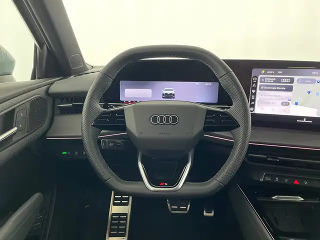 Audi Q3 view 12