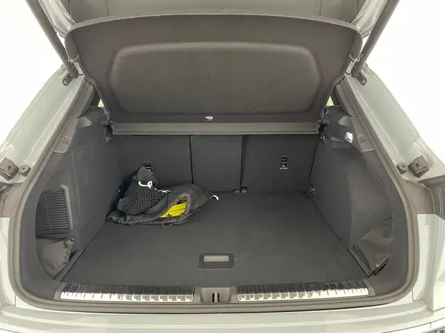 Audi Q3 view 7