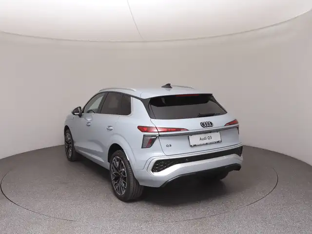 Audi Q3 view 5