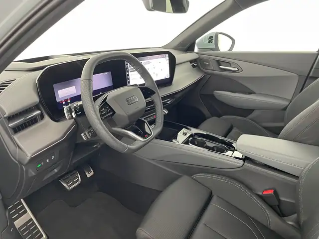 Audi Q3 view 8