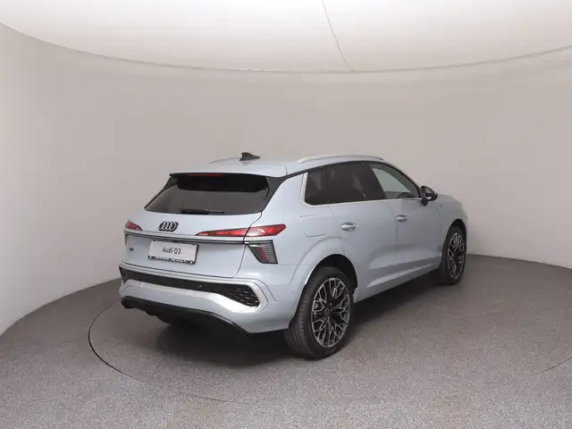 Audi Q3 view 4