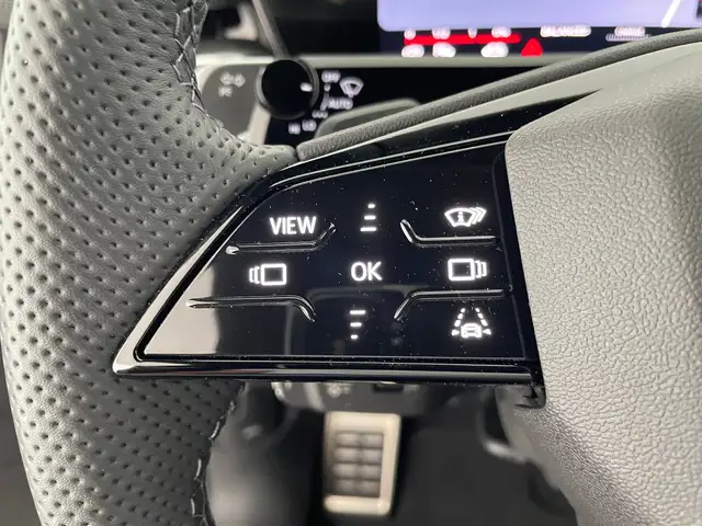 Audi Q3 view 14