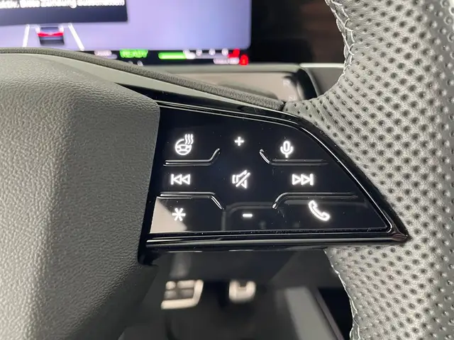 Audi Q3 view 15