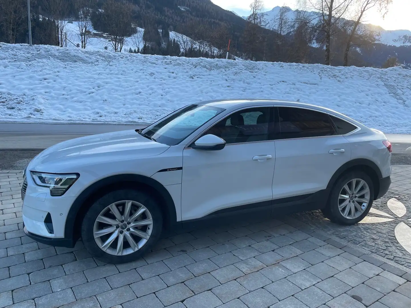 Audi e-tron e-tron SB 55 quattro 95kWh S-line S-line Weiß - 2
