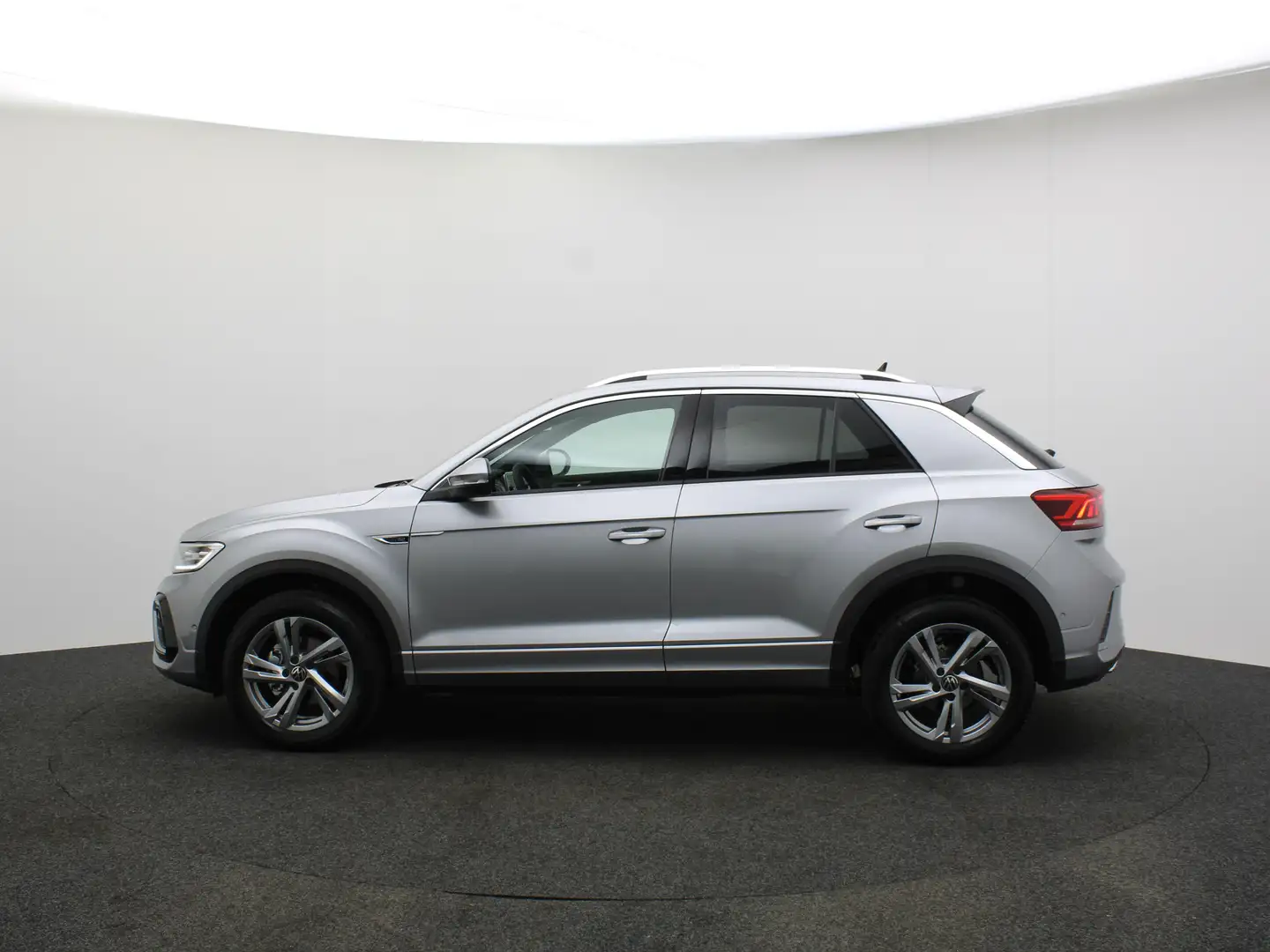 Volkswagen T-Roc 1.5 TSI 150pk R-Line Edition Grijs - 2