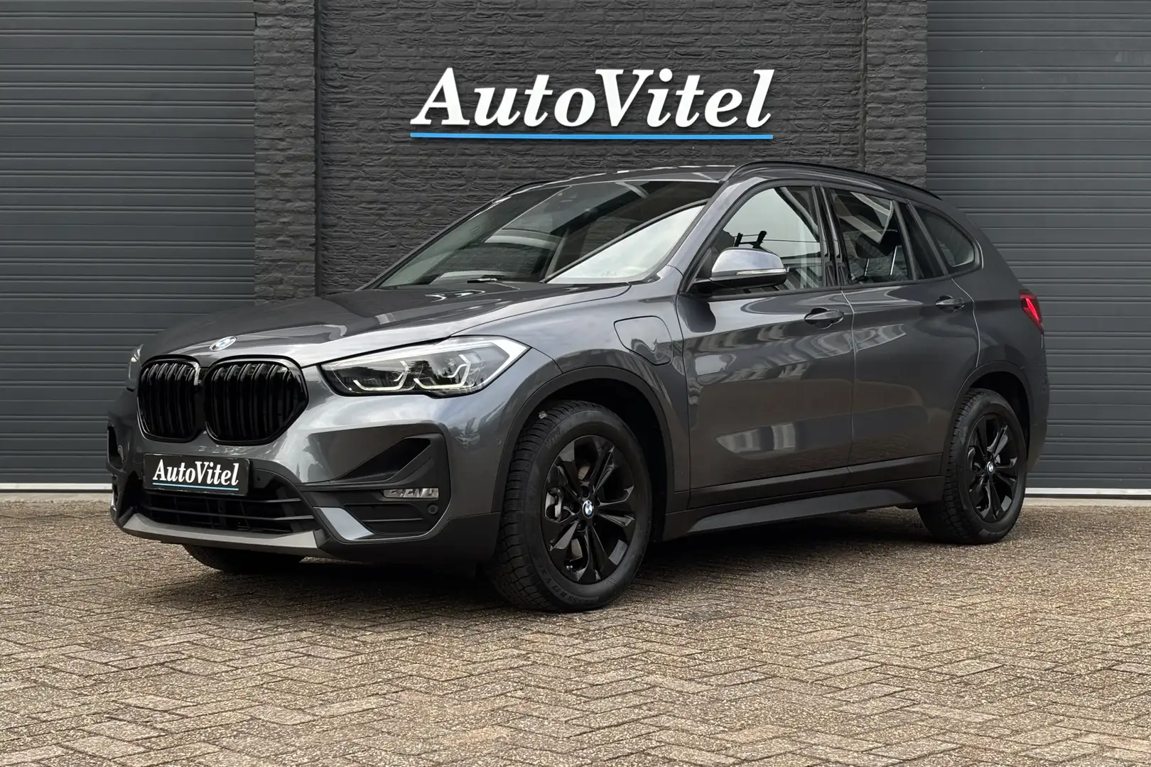 BMW X1 xDrive25e Advantage | LED | PDC V & A | Cruise Con Grijs - 1