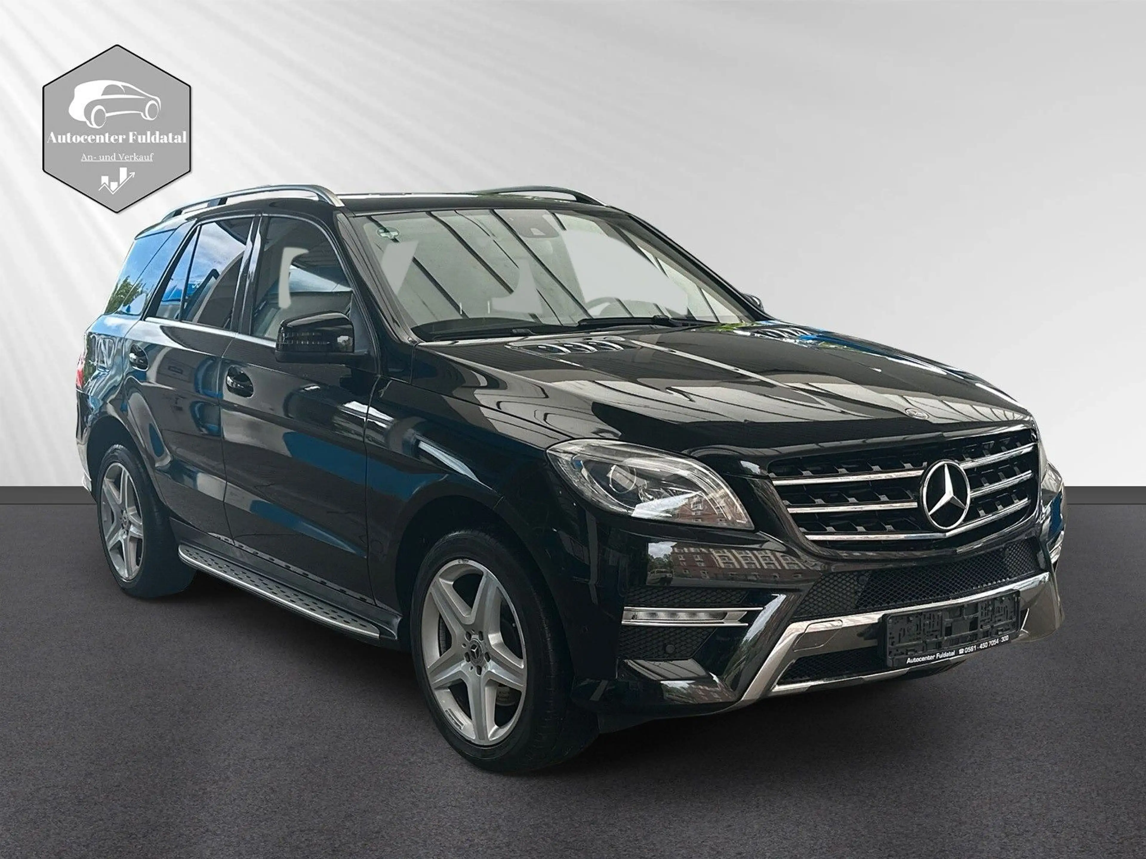 Mercedes-Benz ML 350 /Autom./ AHK/ Navi/Leder/PDC/AMG-Lin.
