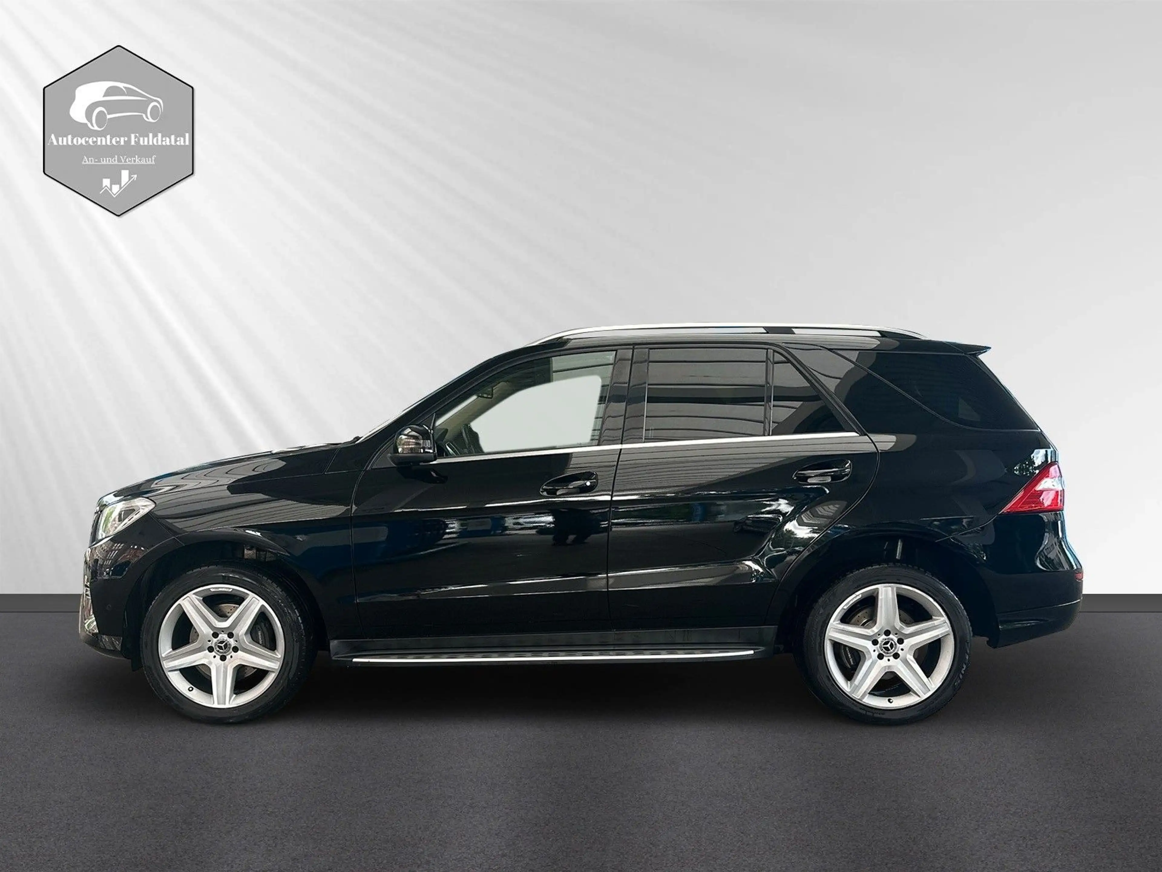 Mercedes-Benz ML 350 /Autom./ AHK/ Navi/Leder/PDC/AMG-Lin. — photo 4