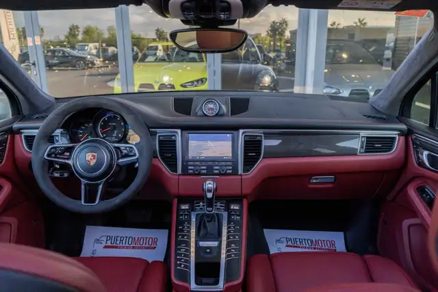 Porsche Macan view 16