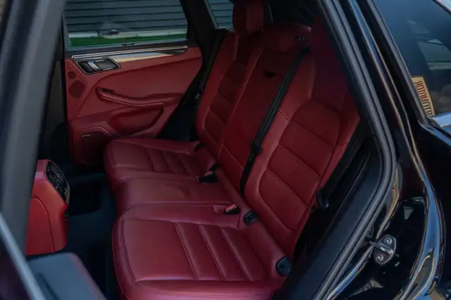 Porsche Macan view 20