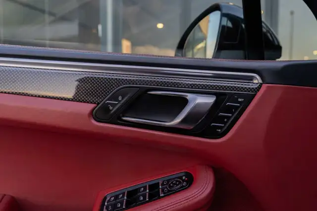 Porsche Macan view 8