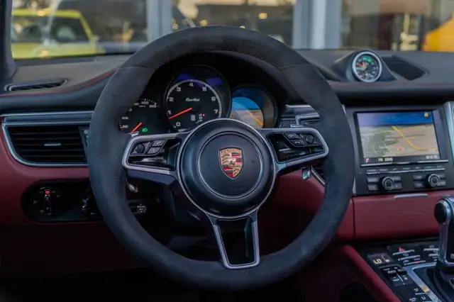 Porsche Macan view 9