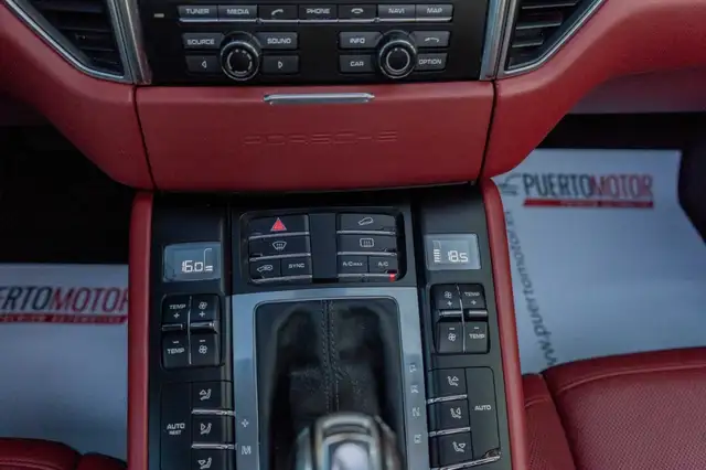 Porsche Macan view 13