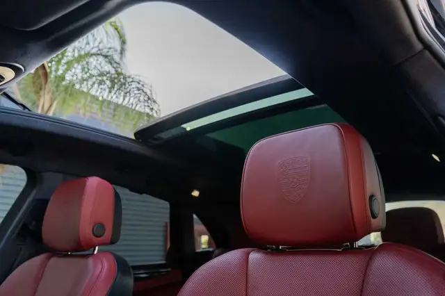 Porsche Macan view 18