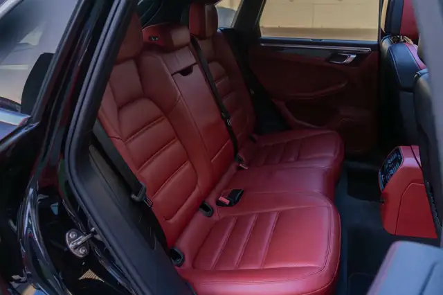 Porsche Macan view 22