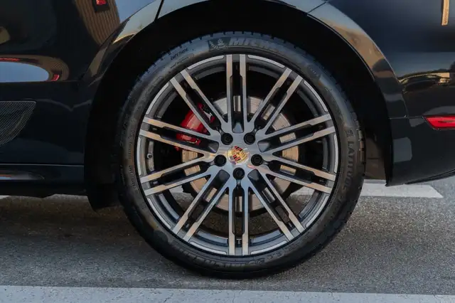 Porsche Macan view 24