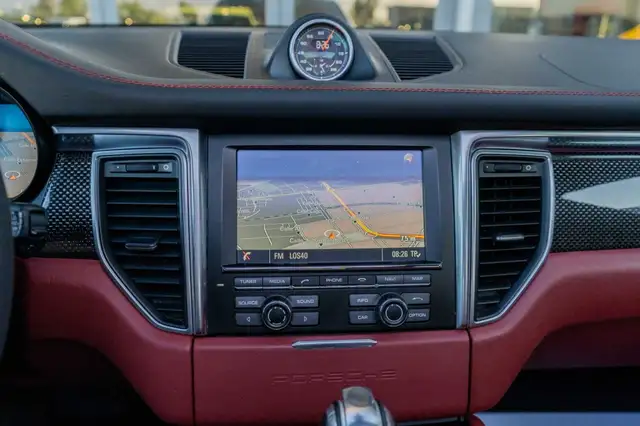 Porsche Macan view 11