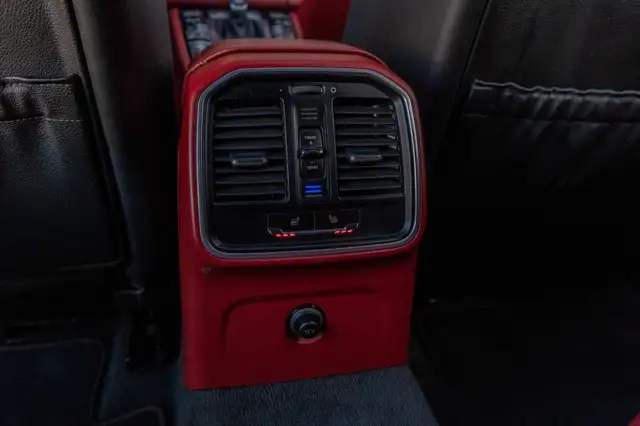 Porsche Macan view 21