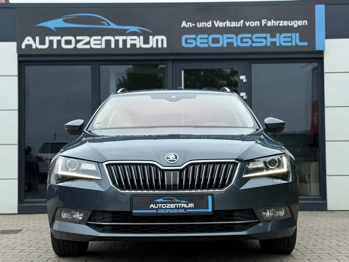Skoda Superb Combi Style-LED-Xenon-AHK-CarPlay-R-Cam Gris - 2