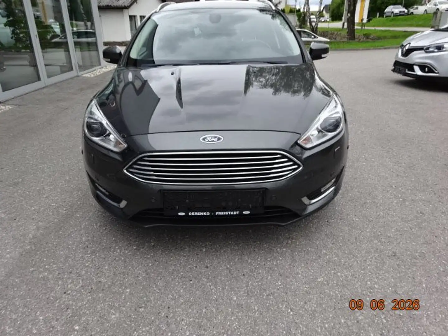 Ford Focus Titanium Grau - 2
