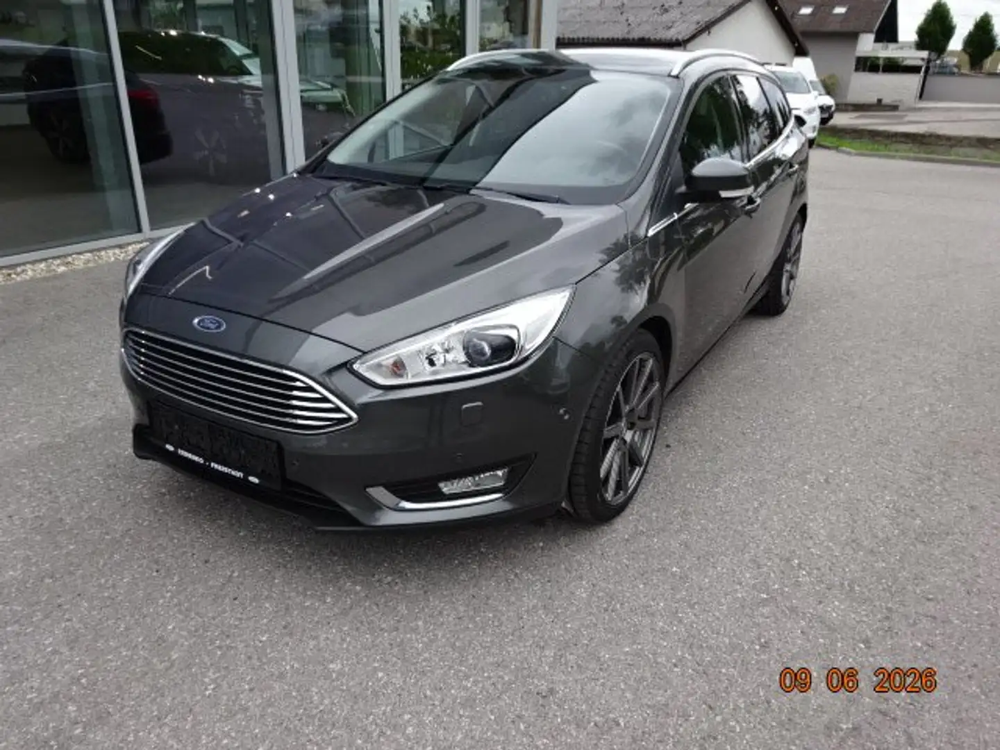 Ford Focus Titanium Grau - 1