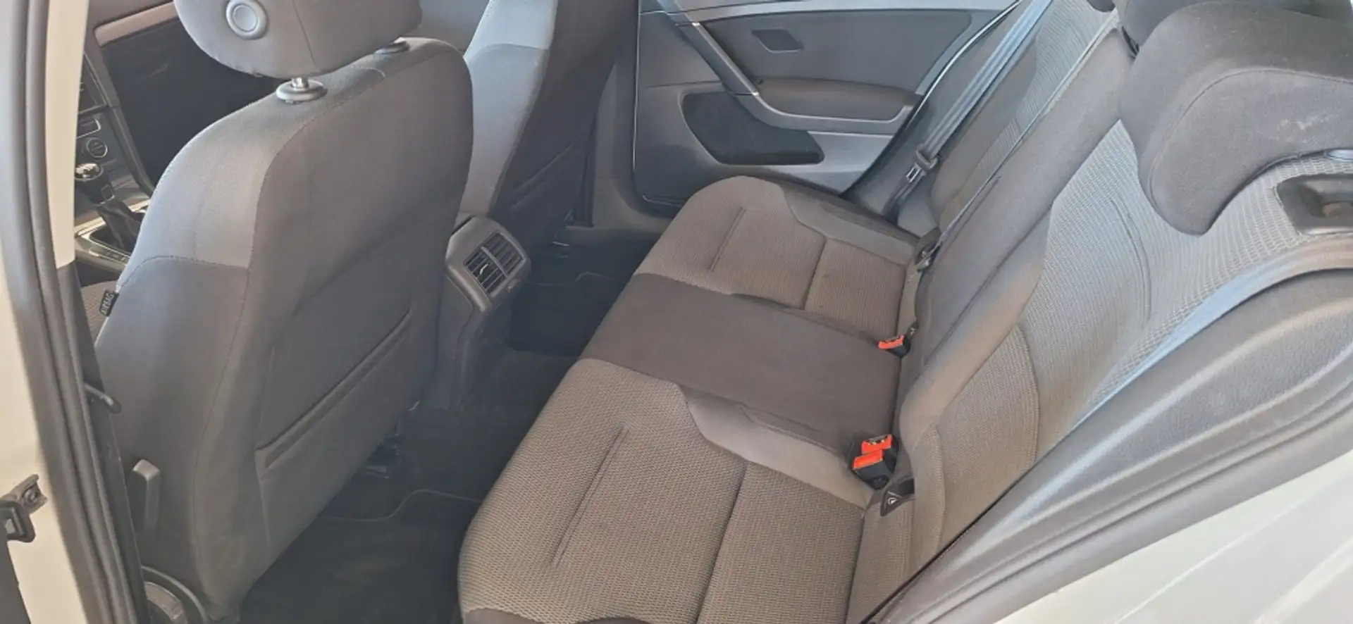 Volkswagen Golf 1.6TDI Advance 85kW Blanco - 2