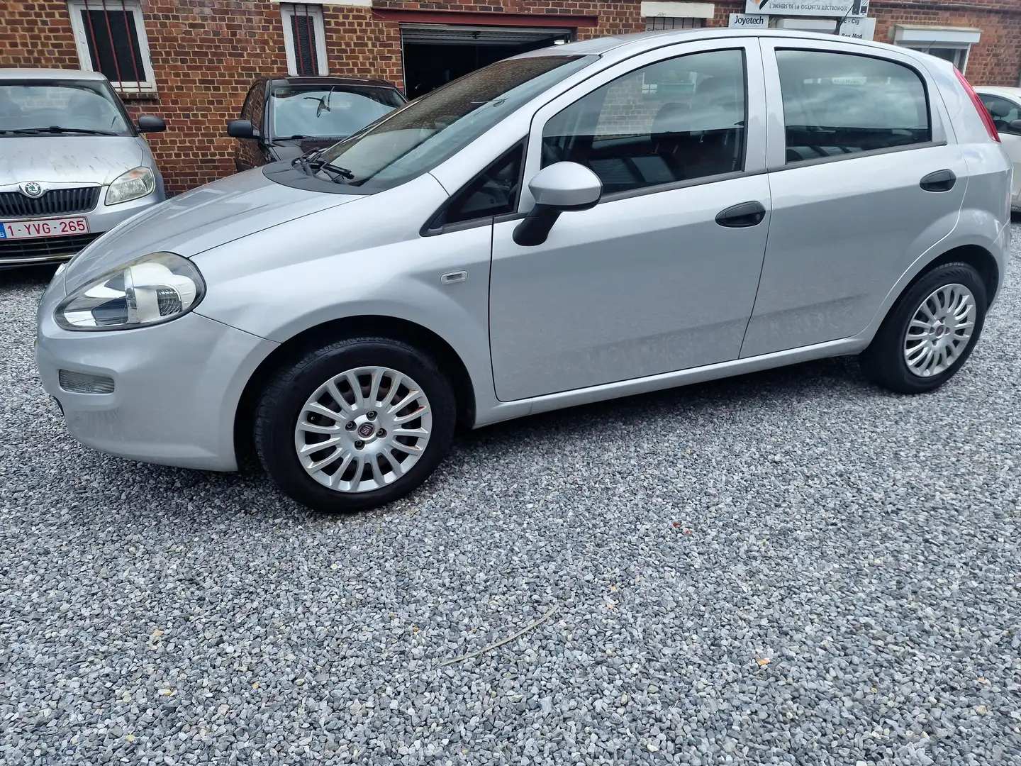 Fiat Punto 1.2i Easy Gris - 2
