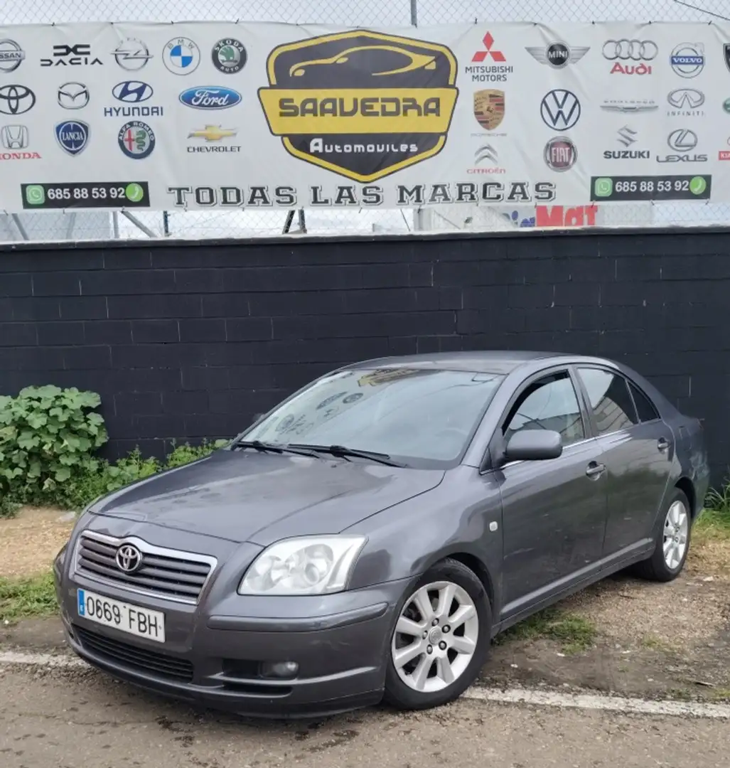Toyota Avensis 2.0D-4D Executive Plateado - 1
