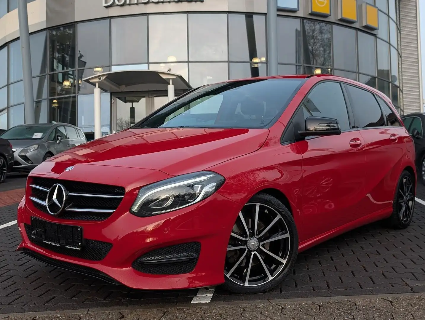 Mercedes-Benz B 220 4MATIC Urban *LED*NAVI*SHZ*PANO*KEYLESS* Rot - 2
